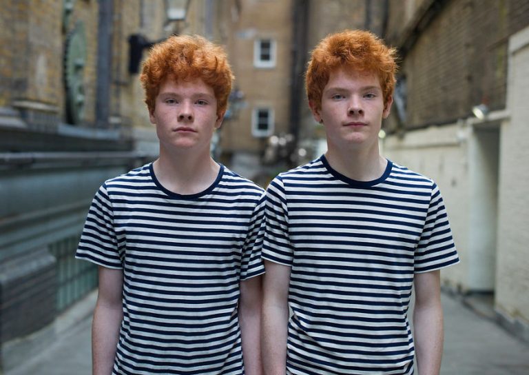 Portraits Of Identical Twins Show Just How Different They Are Twblowmymind